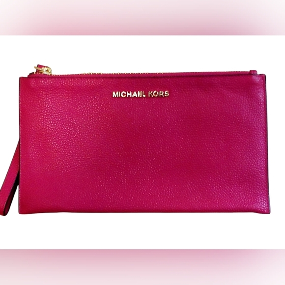 Michael Kors - NWOT- Large Pebbled Leather, Wristlet, Dust Bag, 6 Card Slots, - Picture 9 of 9